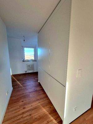 Flur Mit Einbauschrank