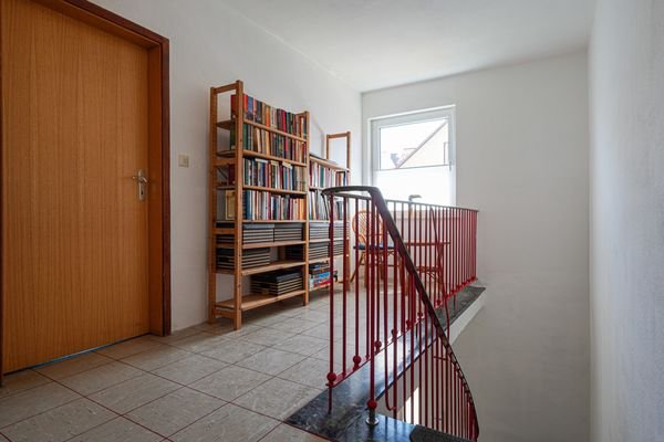 OG Flur mit Treppenhaus