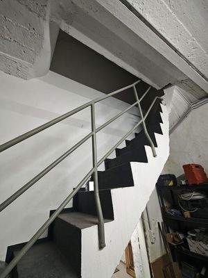 Treppe 2 UG zum Eingang Büro 