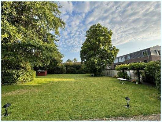 Blick in den riesigen Garten