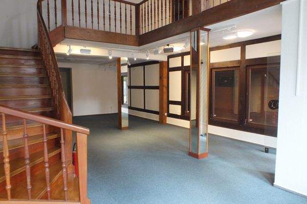 Ladenfläche / Treppenaufgang