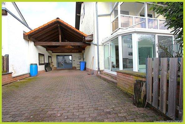 Hofeinfahrt mit kleiner Gewerbeeinheit