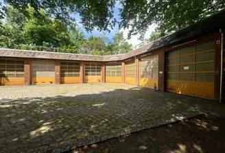 Garagen und Rangierfläche