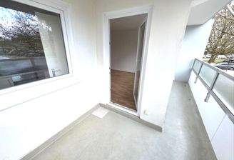 Großer Balkon mit Zugang