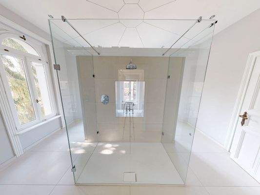 Mit begehbarer Regendusche - Wohnung rechts