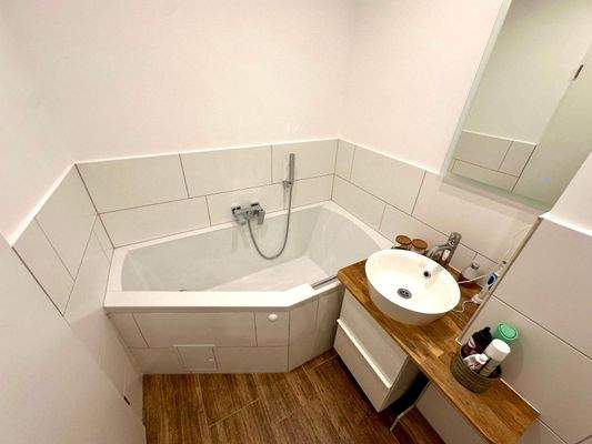 Hauptbadezimmer im OG./ Blick 3