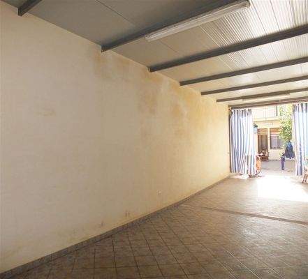 Hof mit Überdachung