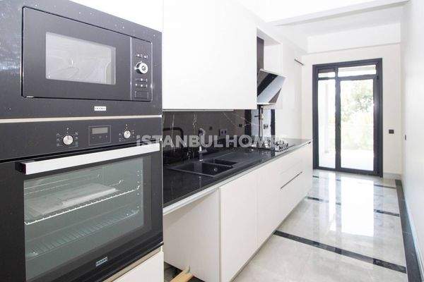 Nature and Sea View Properties Near the Coast in Maltepe