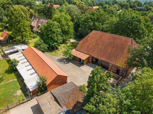 Stallanlagen und Scheune