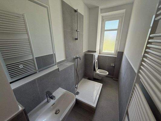 Bad mit Fenster Bild 1.jpg