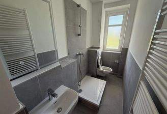 Bad mit Fenster Bild 1.jpg