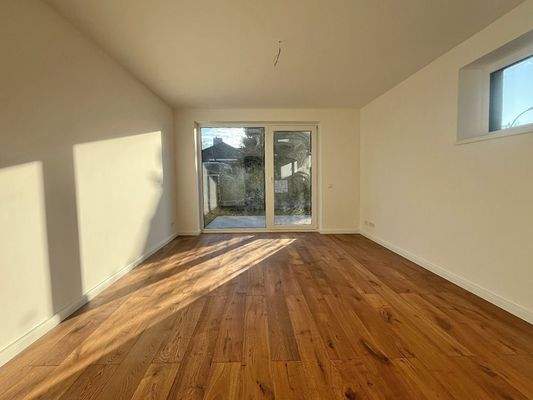 Wohnzimmer mit Zugang zur Terrasse