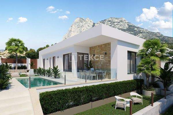 Finestrat Villas in Secure Estate Between Mountain and Sea