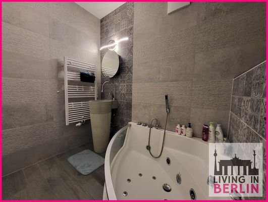 Badezimmer mit Whirlpool