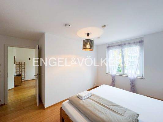 Großzügiges Schlafzimmer