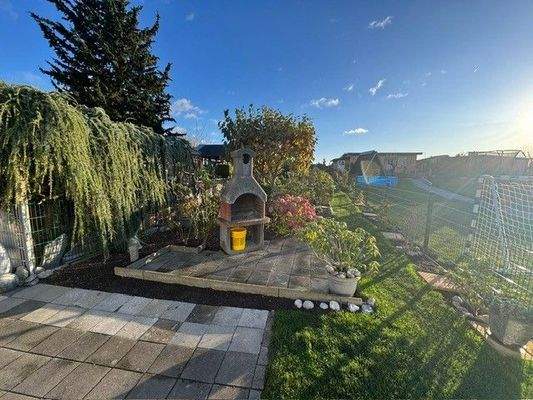 Terrasse mit Steingrill