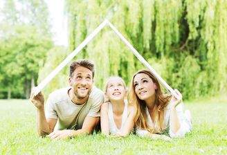 Familie mit Dach über den Kopf 2