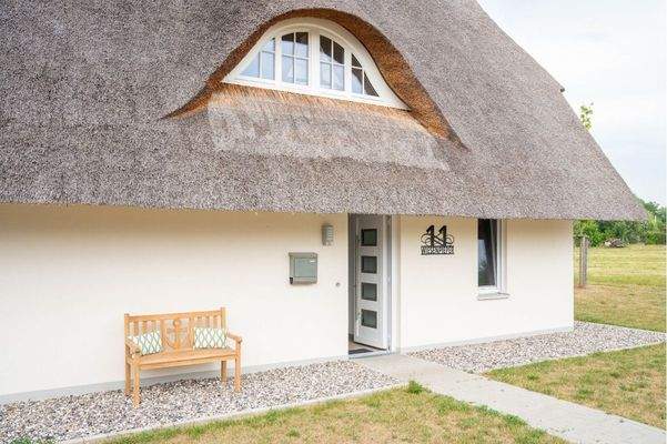 Gepflegter Eingangsbereich des Ferienhauses „Wiesenpieper“