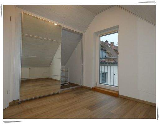 Schlafzimmer im DG mit Einbauschrank