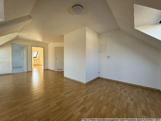 Wohnzimmer mit Balkon