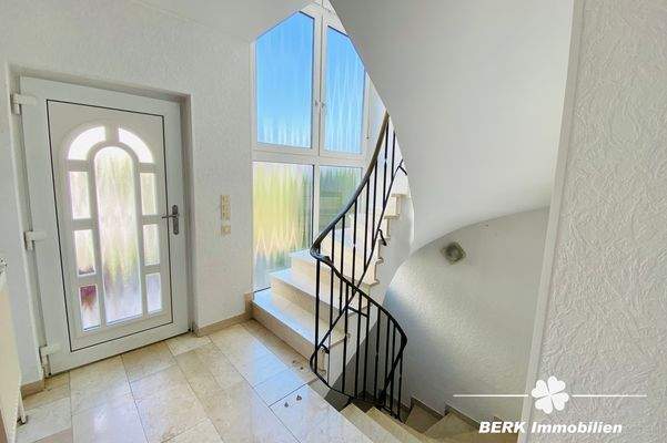 Eingang mit Treppe