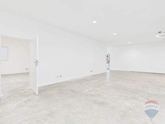 Halle / Ausstellung Blick ins Büro 