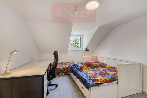 Mansardenzimmer zusätzlich! wohnlich ausgebaut! 