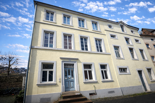 Vorderansicht auf das Gebäude (aktuell)