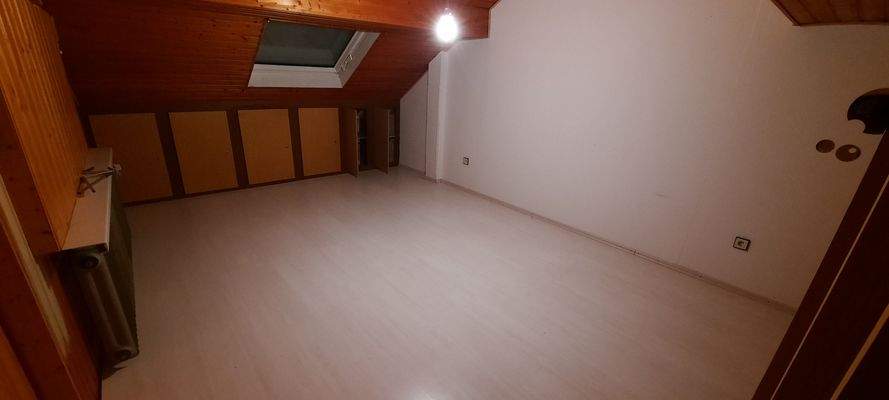 Raum 2 Dachgeschoss - Foto 2.jpg