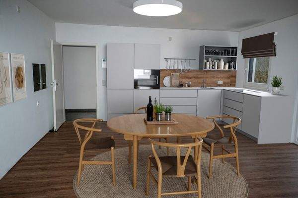 Virtuel Staging - Küche mit Eßbereich