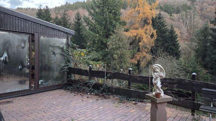 Terrasse zum Garten mit Überdachung