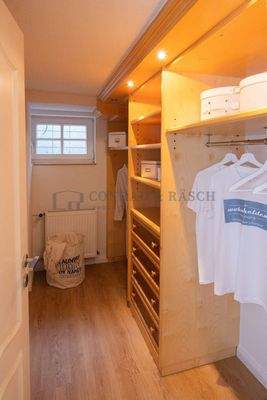 Begehbarer Kleiderschrank 