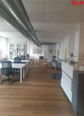 Großraumbüro KI-generiert