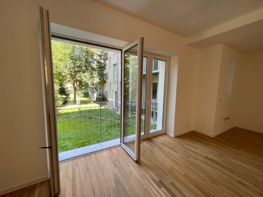 Blick zum Hof.JPG