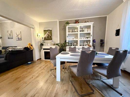 Essbereich mit Blick in den Garten