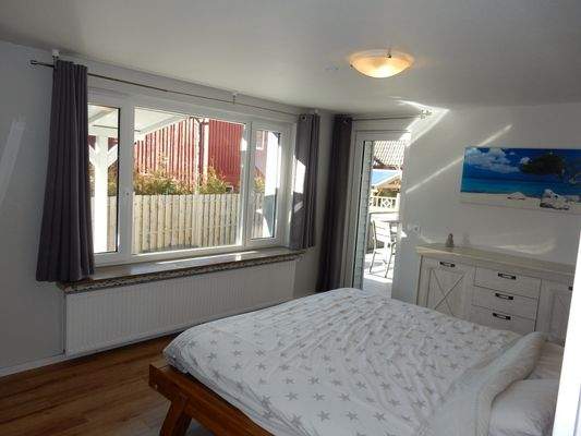 Schlafzimmer/Wohnzimmer Erdgeschoss mit Zugang zur Terrasse