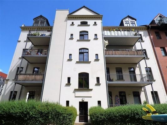 Hausansicht hofseits (Sommer 2024)
