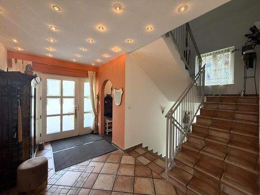 Hauseingang / Garderobe / Stiegenaufgang