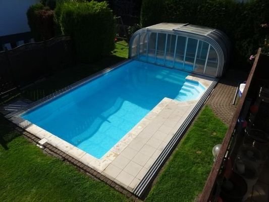 Blich auf Gartenpool vom OG