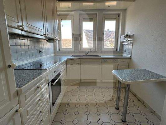 Küche mit Sitzplatzgelegenheit