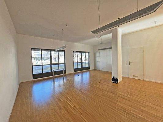 Hauptraum mit Eingang