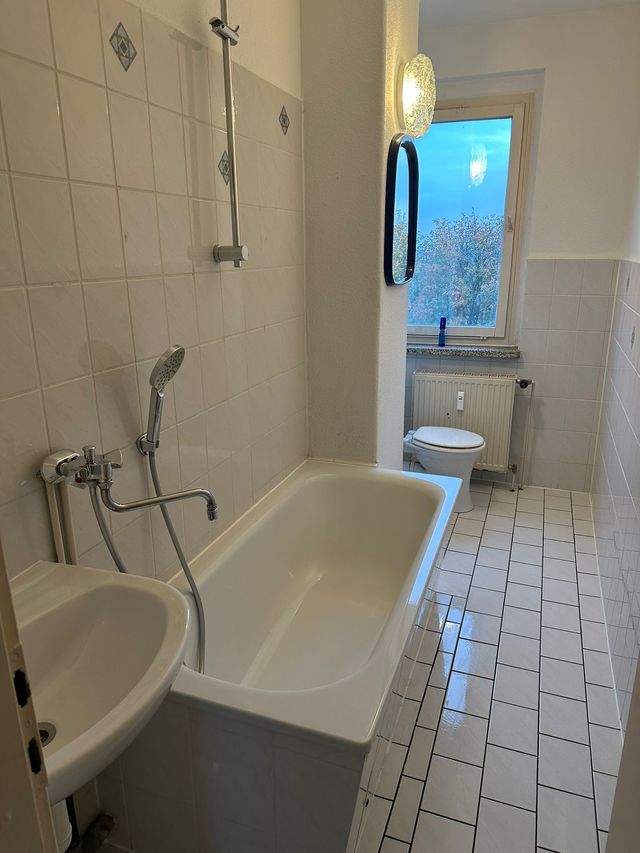 Gemütliche 2-Raum Wohnung mit kostenloser Einbauküche in Rehmsdorf - Photo 2