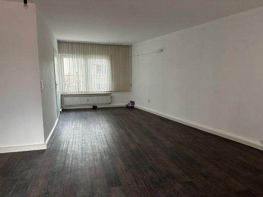 sehr helle Räume mit neuen Leuchten