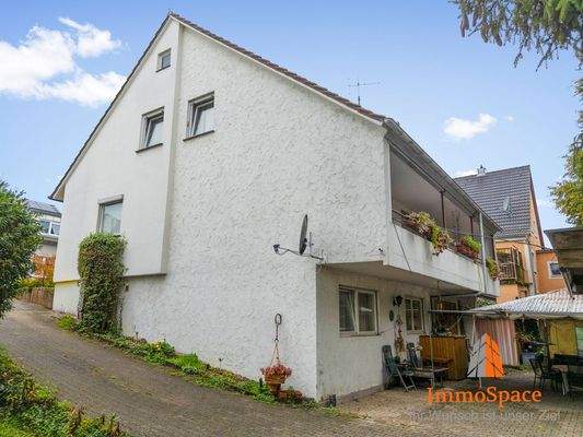 Blick auf das Zweifamilienhaus