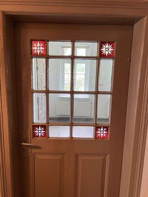 Zimmertür mit Glaseinsatz