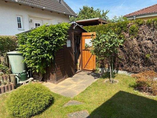 Grundstück mit Gartenhaus