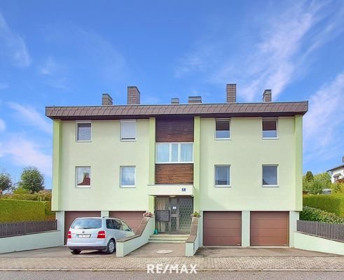 Wohnhaus - Eingang - Garage