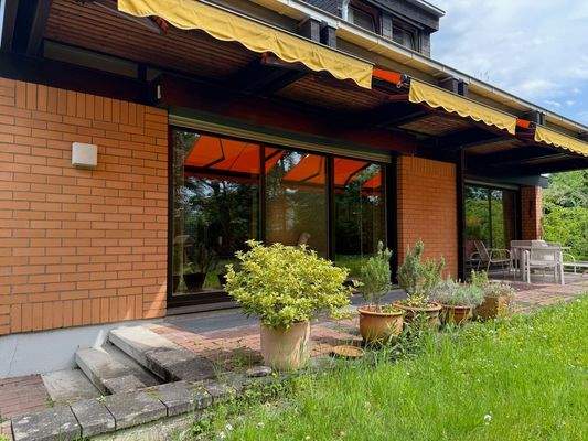 Rückansicht mit Terrasse