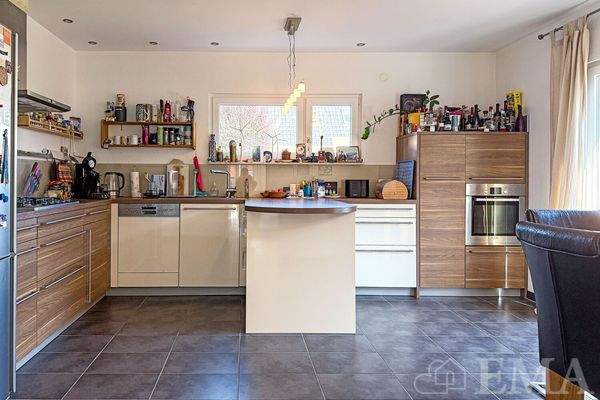 Küche mit Einbauküche