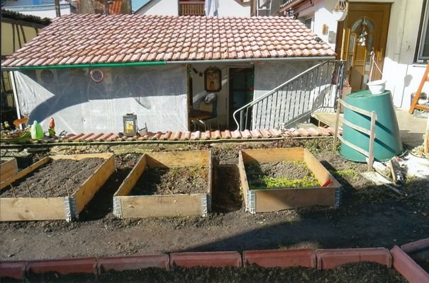 kleiner Hausgarten